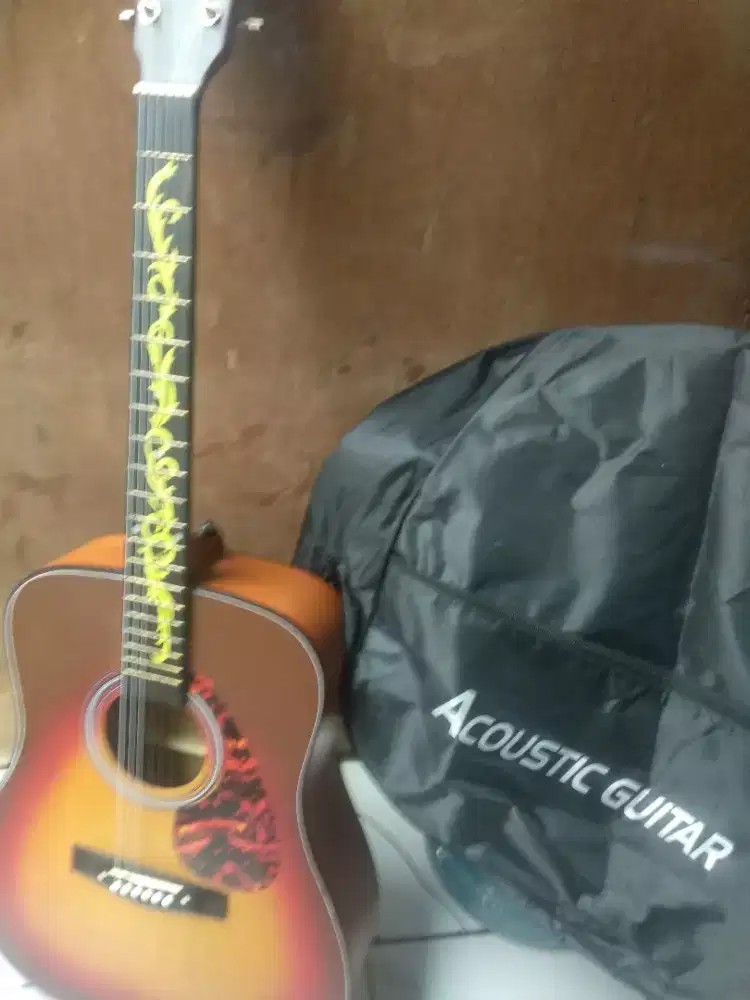 Gitar Yamaha akustik
