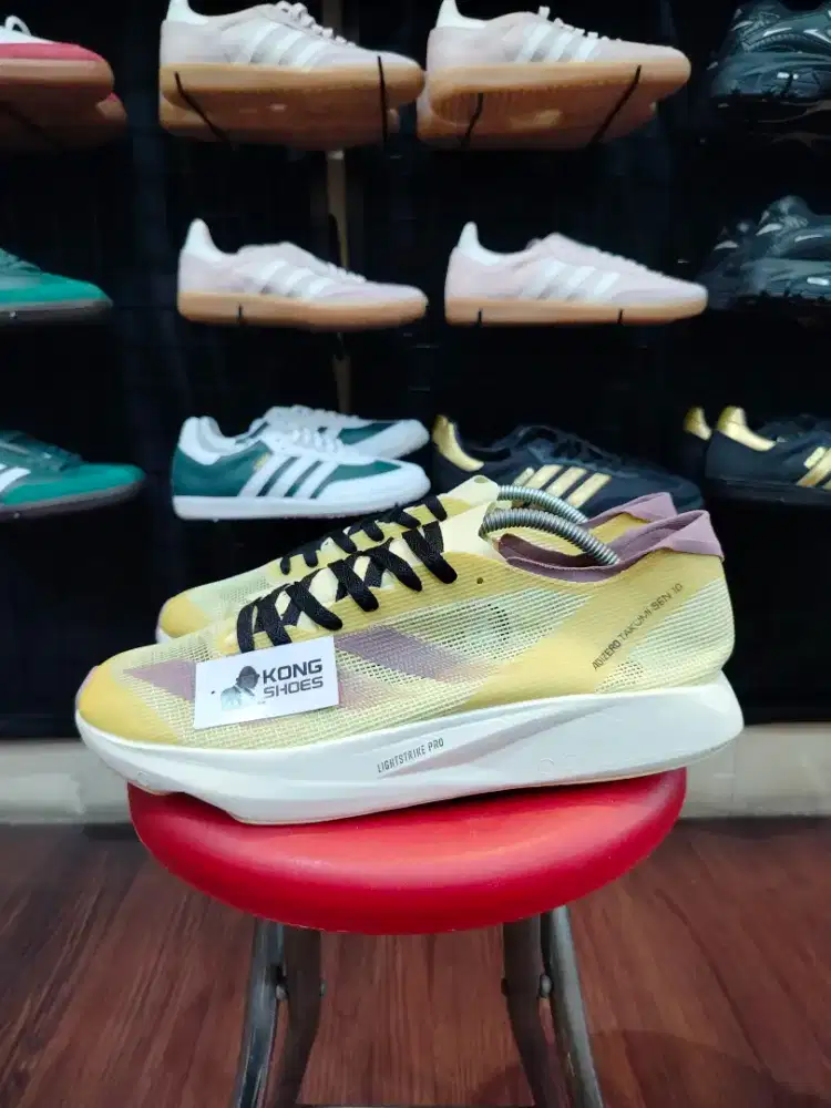 SEPATU ADIZERO TAKUMI SEN 10 YELLOW