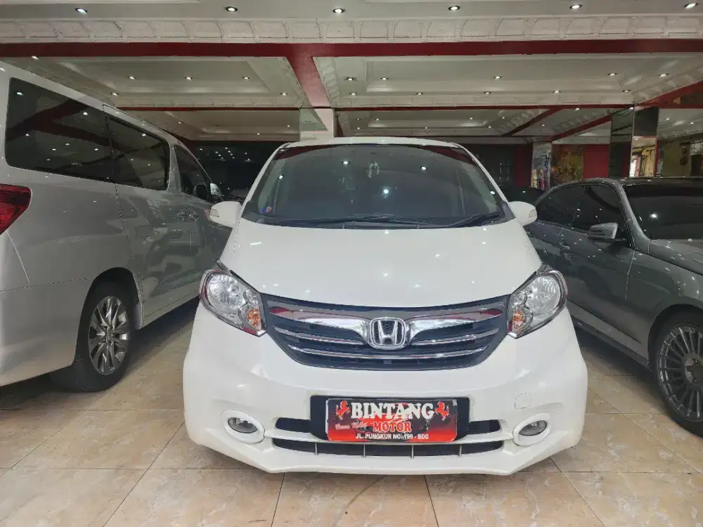 HONDA FREED E PSD 2013 AC DOUBLE / MODEL THN 2014 (BINTANG MOTOR)