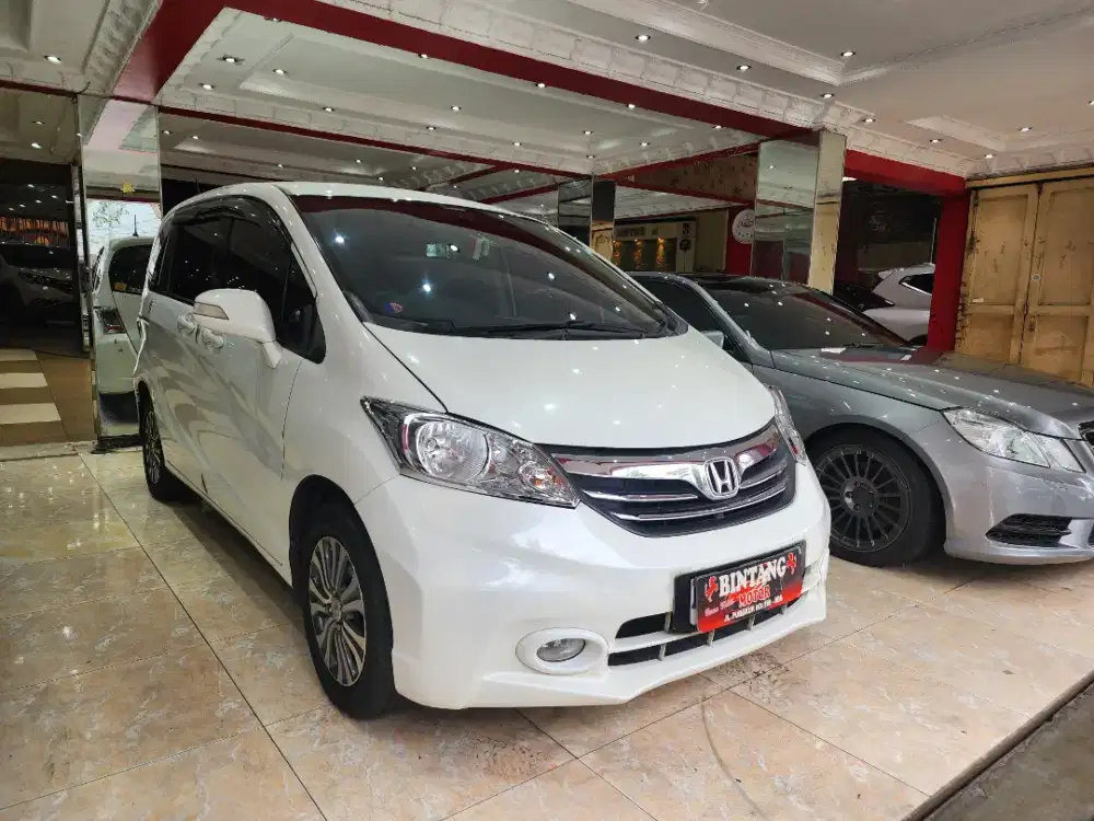 HONDA FREED E PSD 2013 AC DOUBLE / MODEL THN 2014 (BINTANG MOTOR)