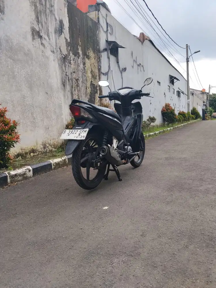 dijual cepat Honda revo fi 2014 full orisinil