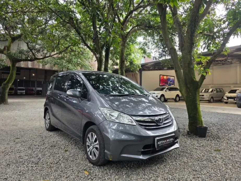 Honda Freed 1.5 E AT Matic 2012 Abu ASTINA MOBIL FREED PSD