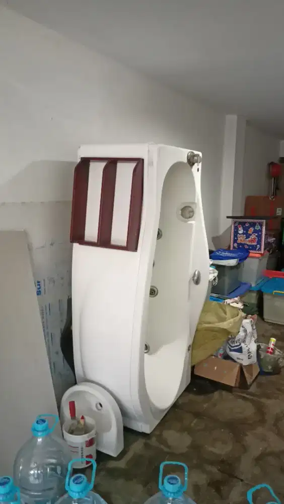 Apollo Jacuzzi Bathub