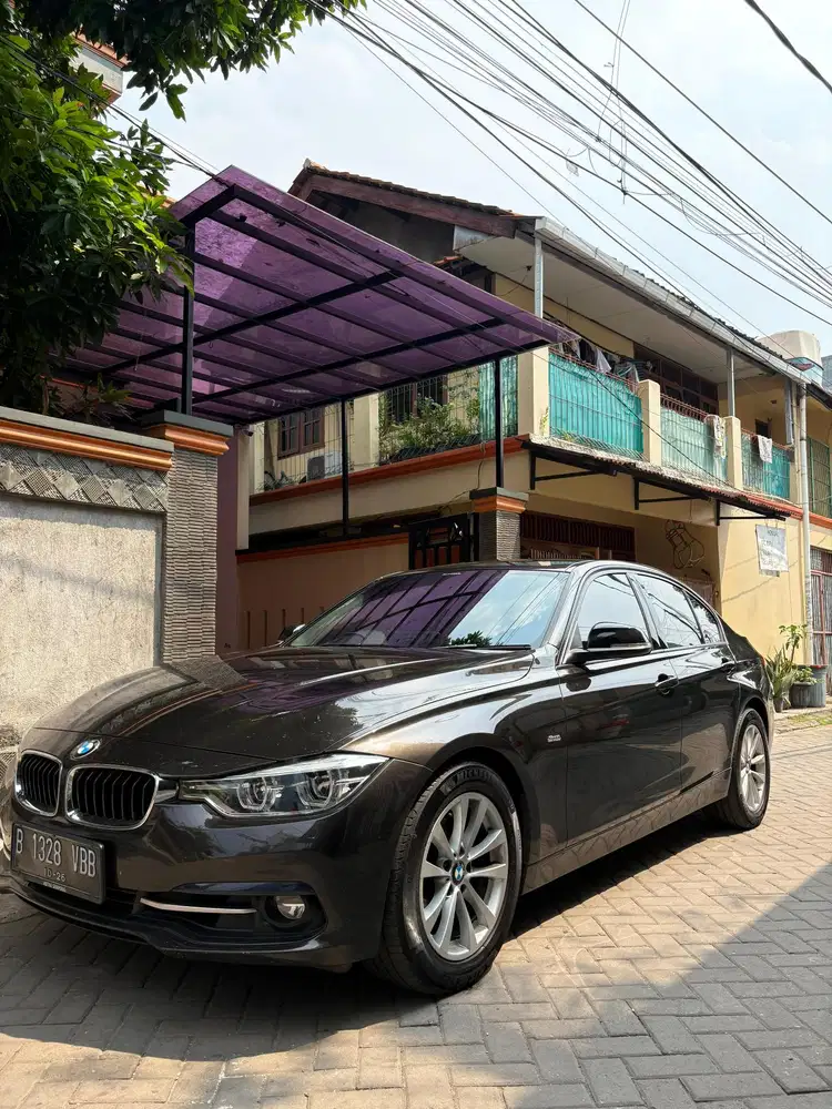 BMW 320i 2016 Bensin