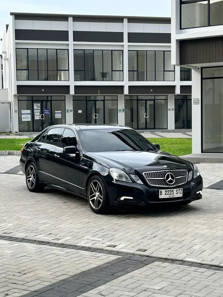 Mercedes Benz E300 Avantgarde 2010 Sunroof Panoramic