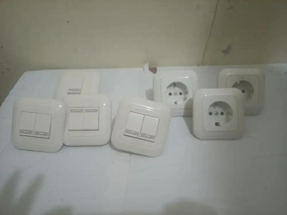 Stop kontak + rumah colokkan