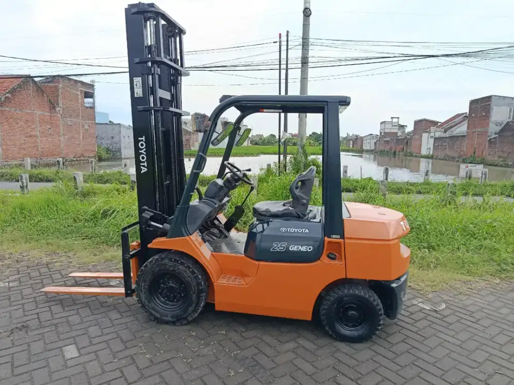 Forklifts toyota 2,5ton boom 4,5mtr