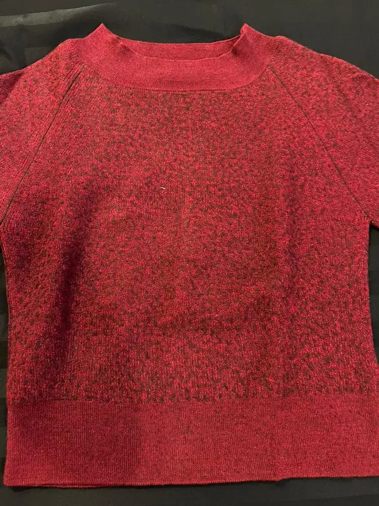 Knitwear Wanita Warna Merah Bahan Bludru Lengan Panjang