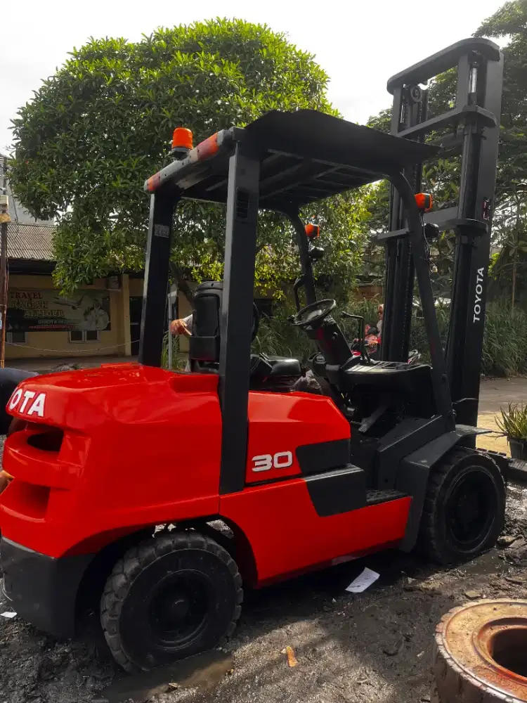 Forklift Toyota 3 Ton,Matic,Tiang 5 Meter,Seri FDZN30,Tahun 2021