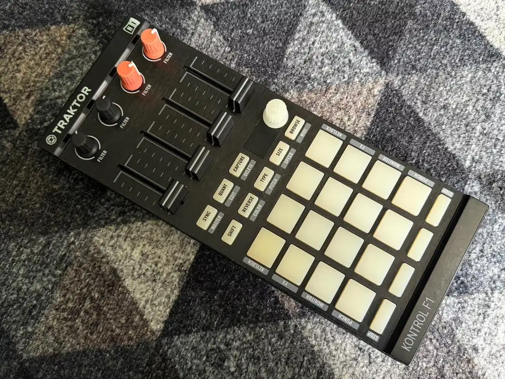 MIDI CONTROLLER TRAKTOR F1