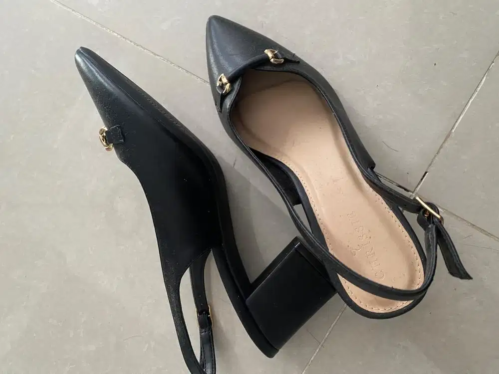 Sepatu High Heels Hitam