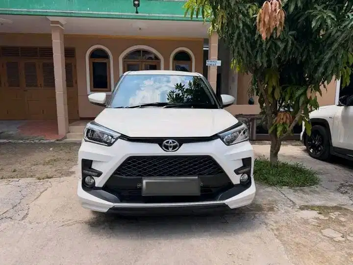 Toyota Raize 1.0 GR sport Matic tahun 2021 warna putih