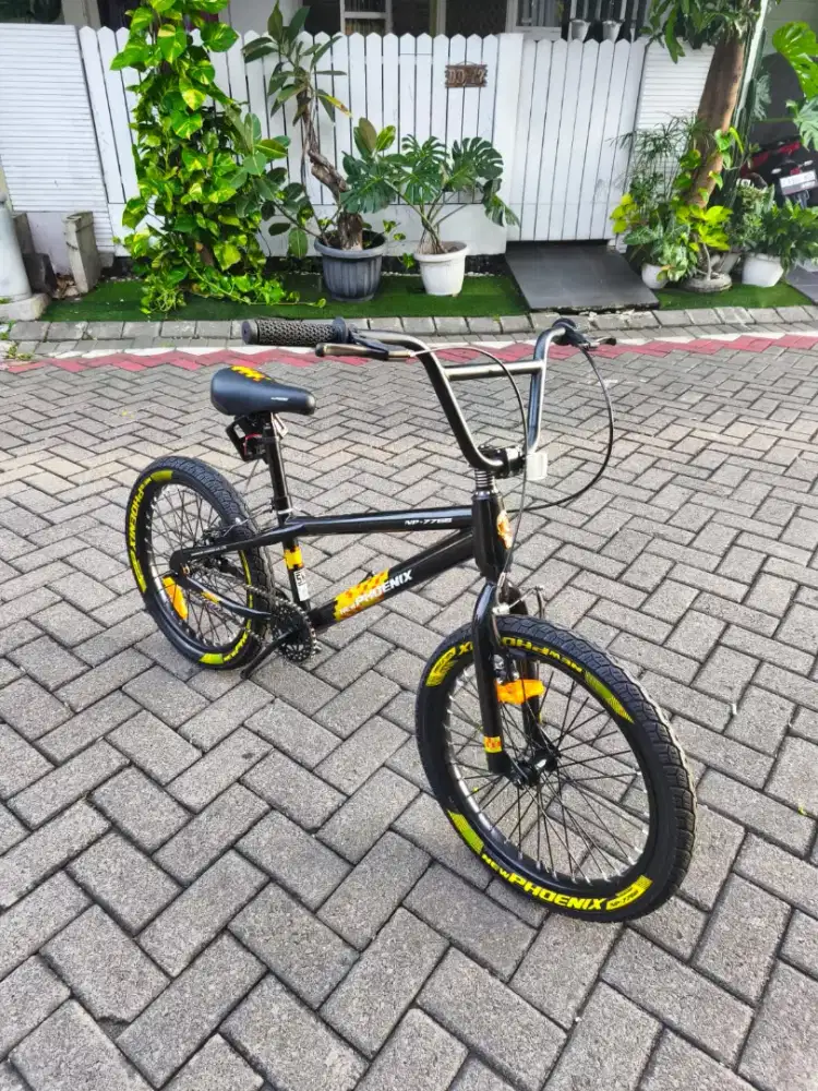 Sepeda BMX size 20 inci