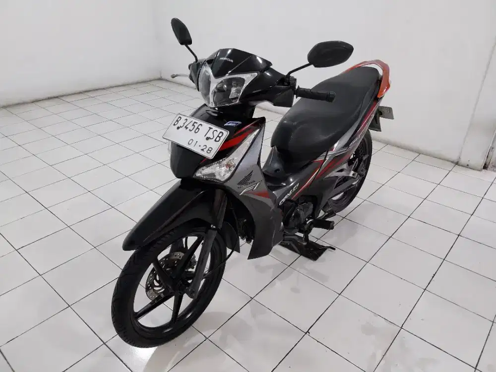 Supra x 125 cc 2012 FI helm in mulus