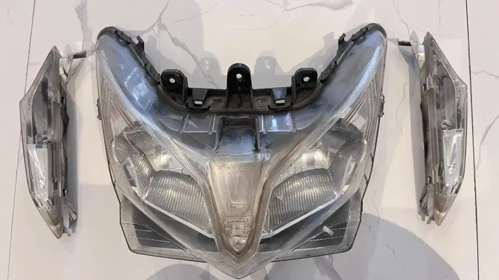 Reflektor dan Sein Vario 125 Bohlam KZR Original Bawaan Dudukan Utuh