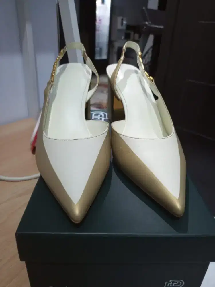 Sepatu Heels Button Scarvase size 39