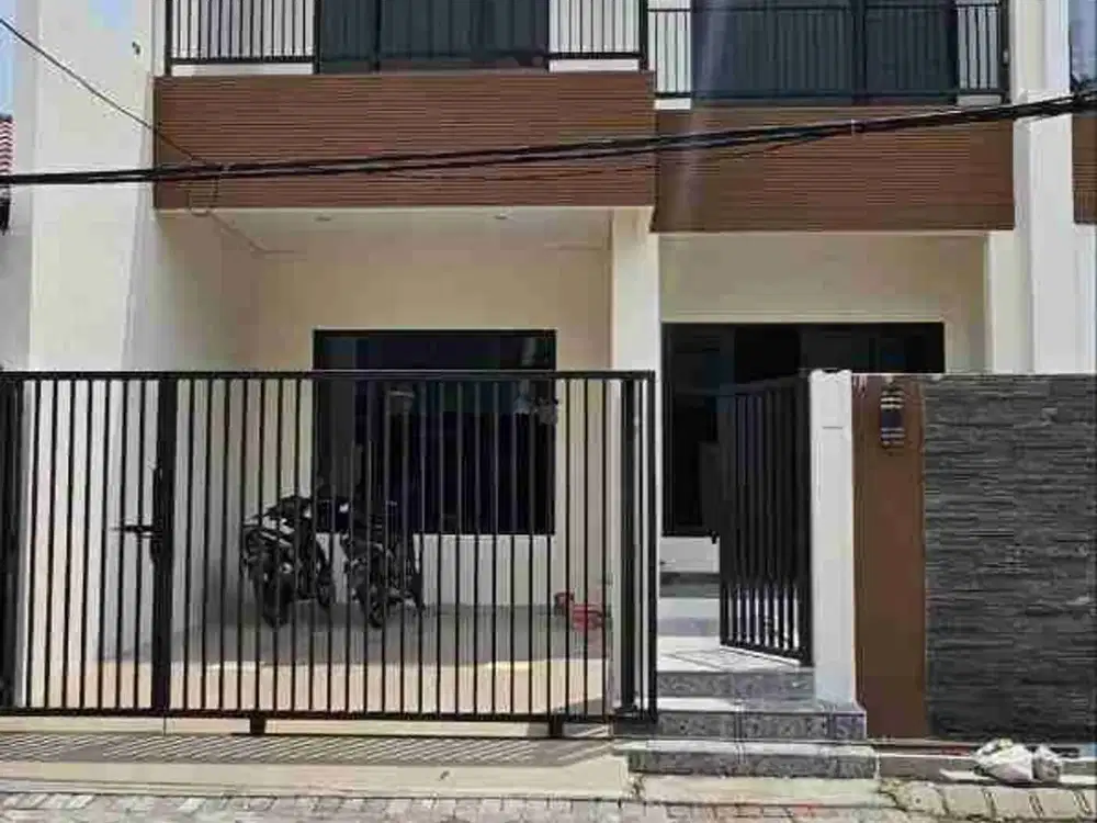 RUMAH BARU 2 LANTAI TERMURAH LOKASI DI PERUMAHAN. SUKOLILO DIAN REGENCY KEC. SUKOLILO