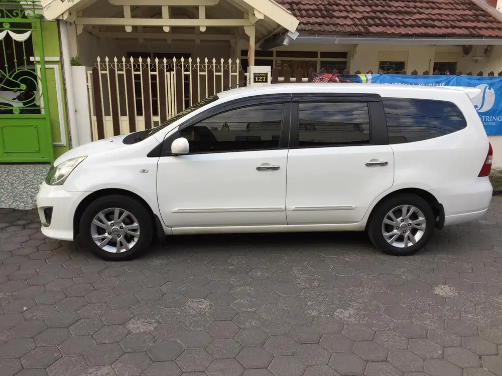 Nissan Grand livina 2012 Bensin