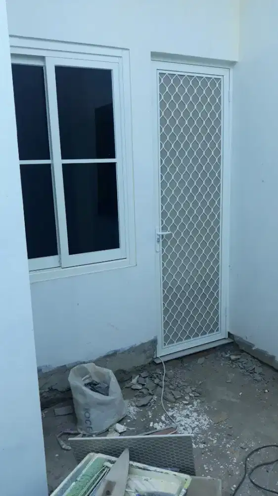 Kusen aluminium pintu jendela kaca