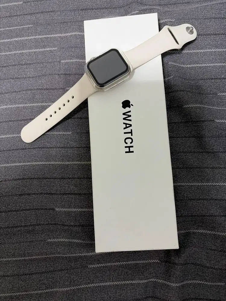 apple watch SE 3 40 mm starlight