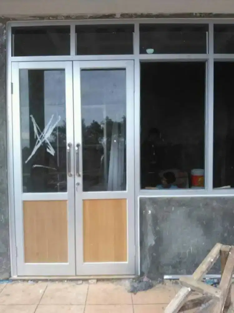 Kusen aluminium pintu jendela kaca