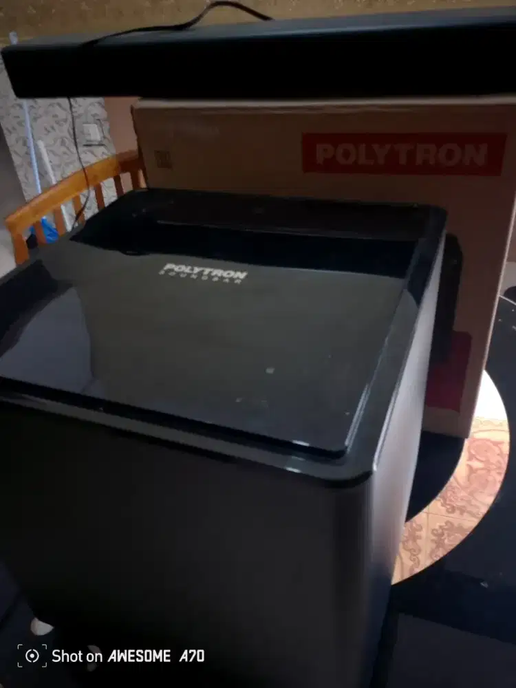 Satu set speaker Soundbar & subwoofer Polyton