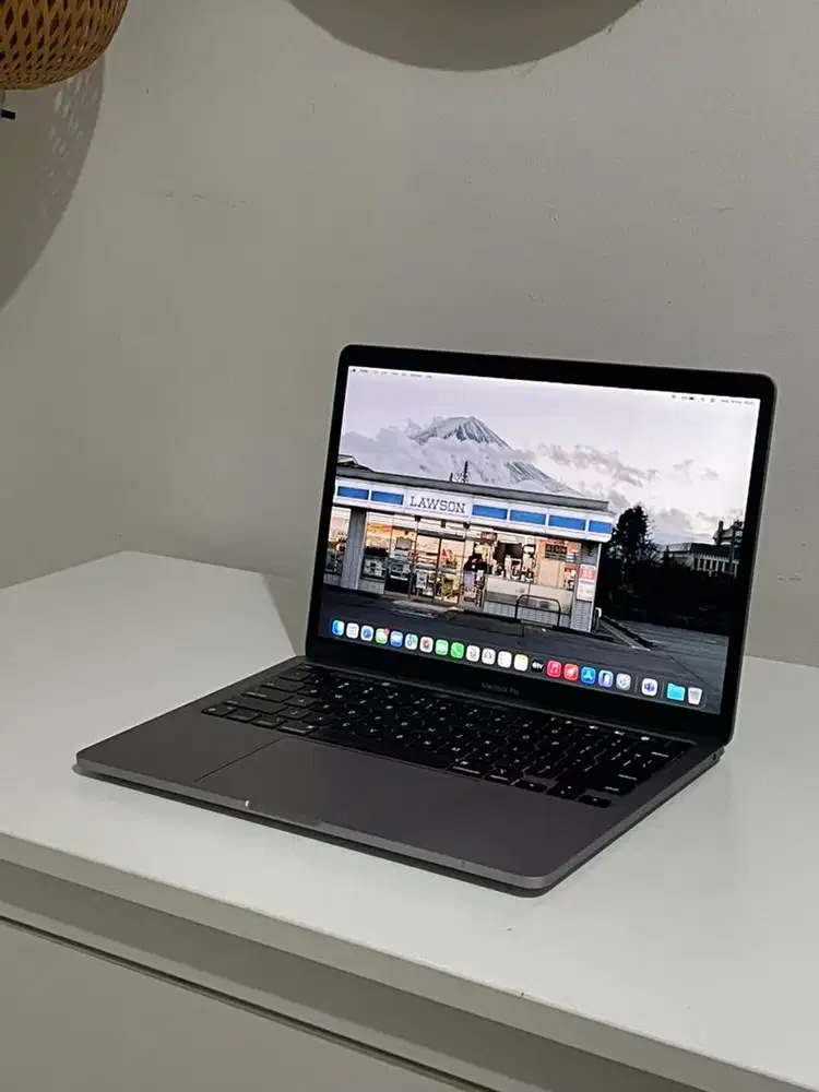 MacBook Pro 2022 M2 13 inch 8/256