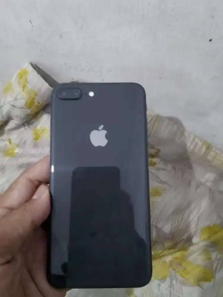 iPhone 8 plus 64Gb baca iklannya