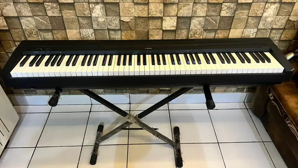 Yamaha Digital Piano P - 45 B (Black)