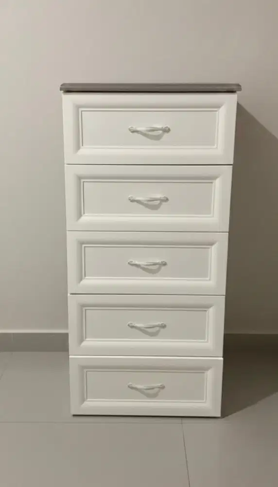 LEMARI LACI BESAR SERBAGUNA