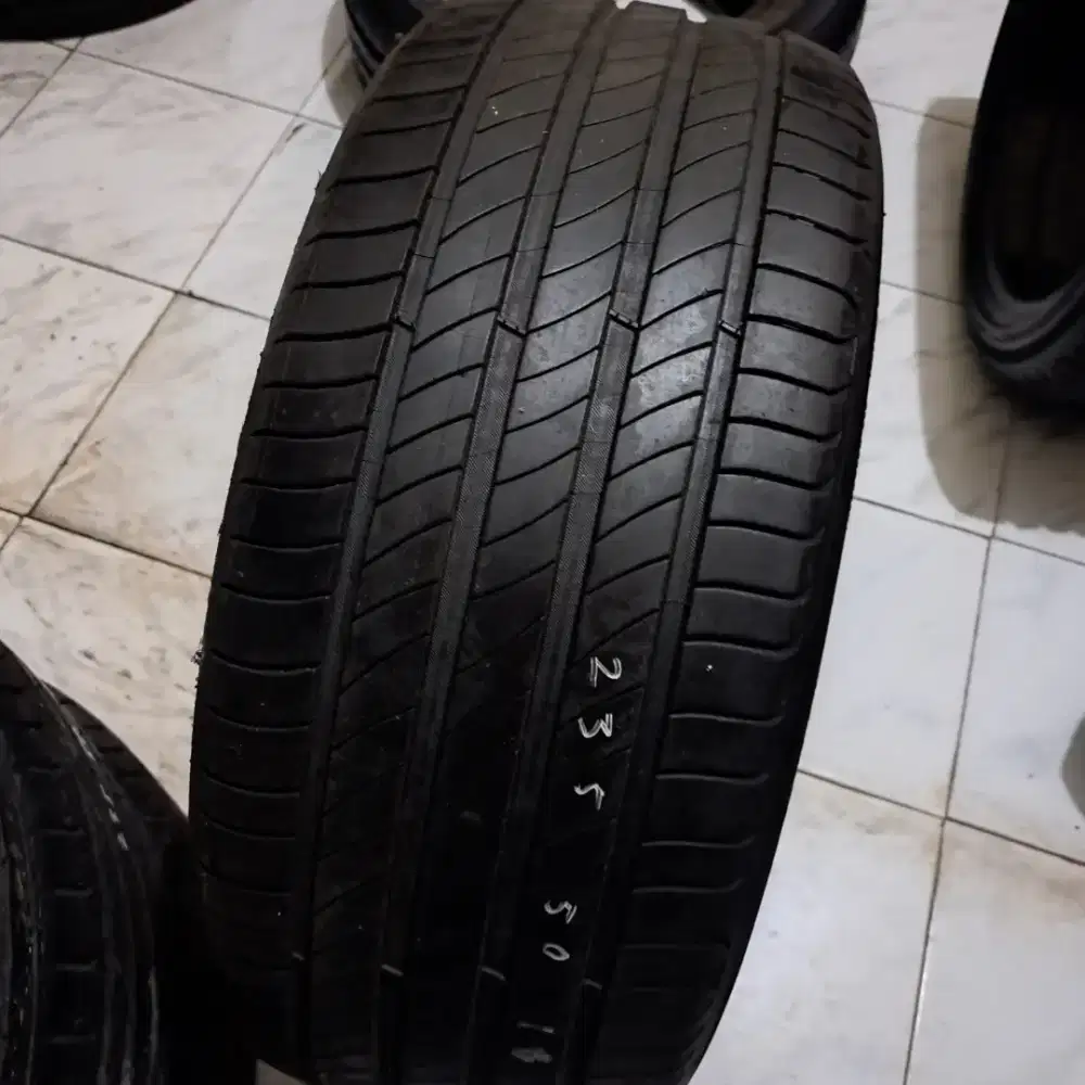 Ban 235 50 18 michelin primacy ring 18