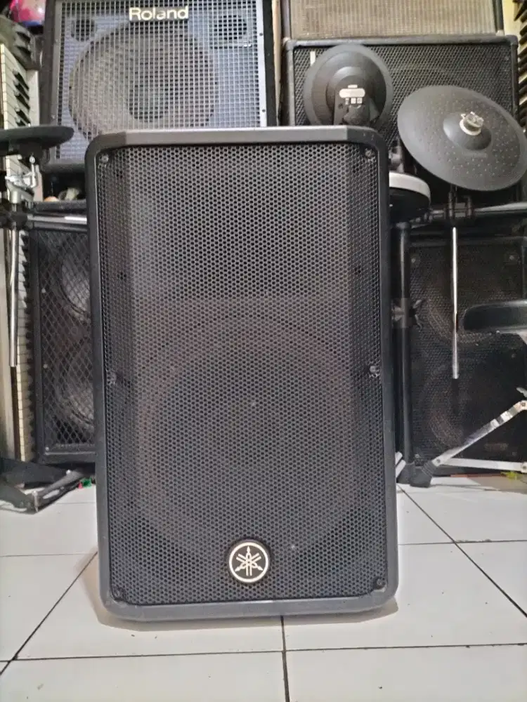 Speaker aktif Yamaha DBR12