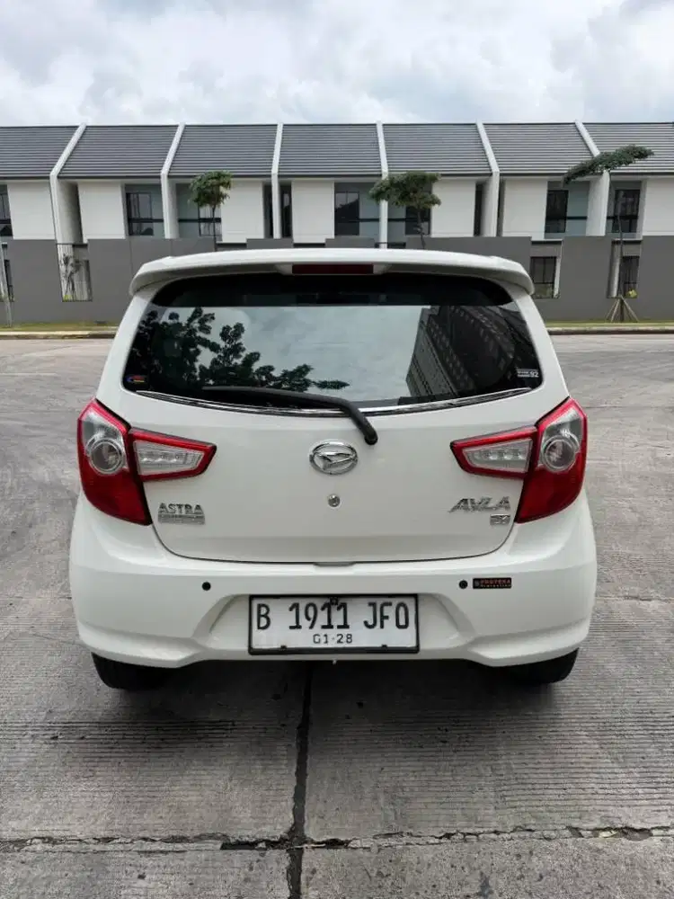 ayla X at matic 2022 putih km low