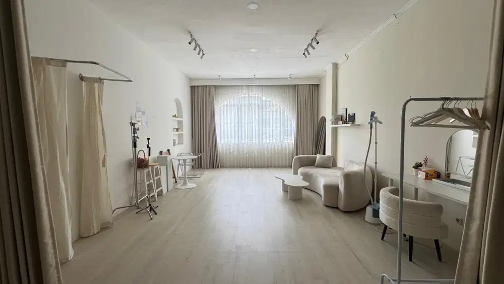 Take Over Usaha Studio Photo