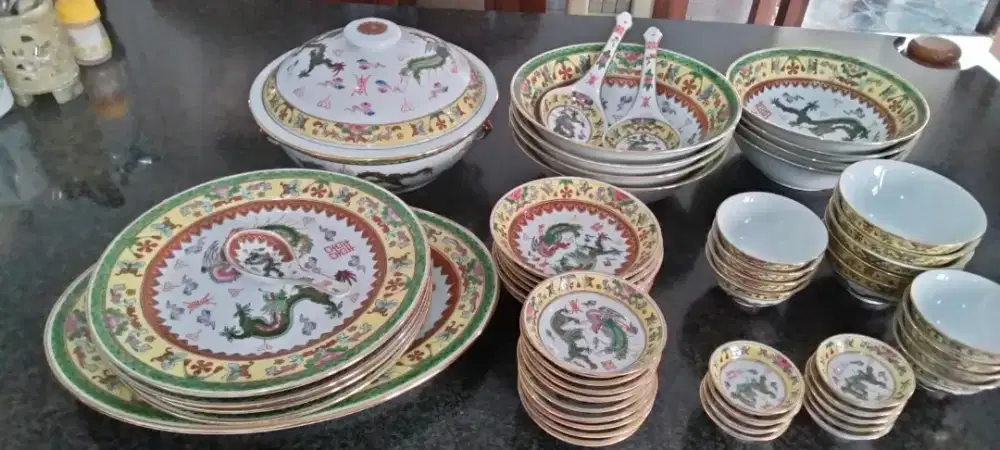 Dinner set komplit motif klasik