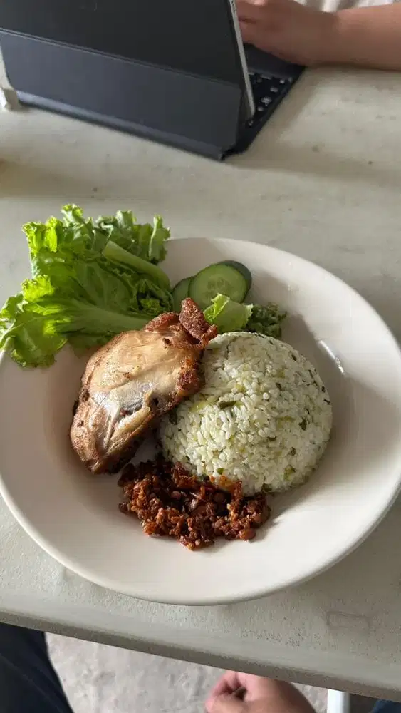 DICARI PEGAWAI AYAM GORENG