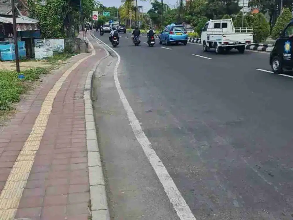 jl by pass ngurah ray!! deket patung dewa Ruci galeria. 26 are tanah di sewakan