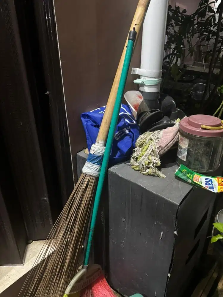 Free sapu lidi untuk sapu halaman