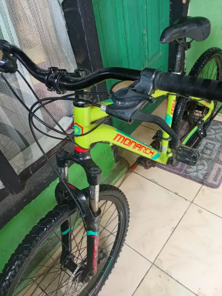 Speda gunung Polygon monarch 4