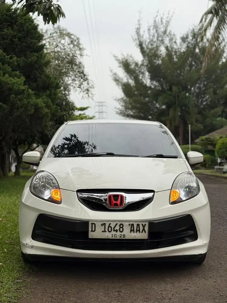 Honda Brio E CBU 2013 MT Putih