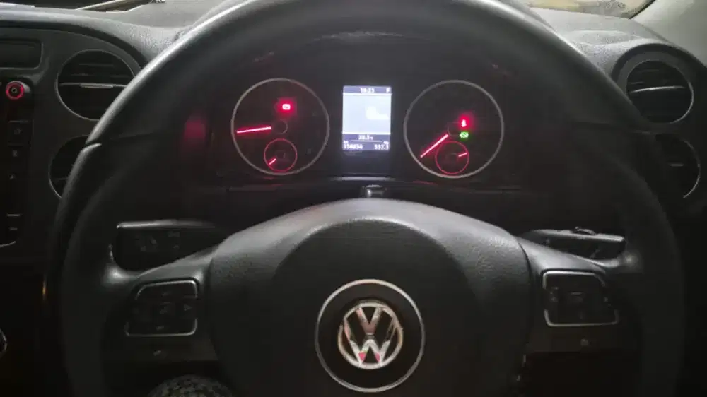 VW tiguan warna putih 2014 matic harga 100 jt