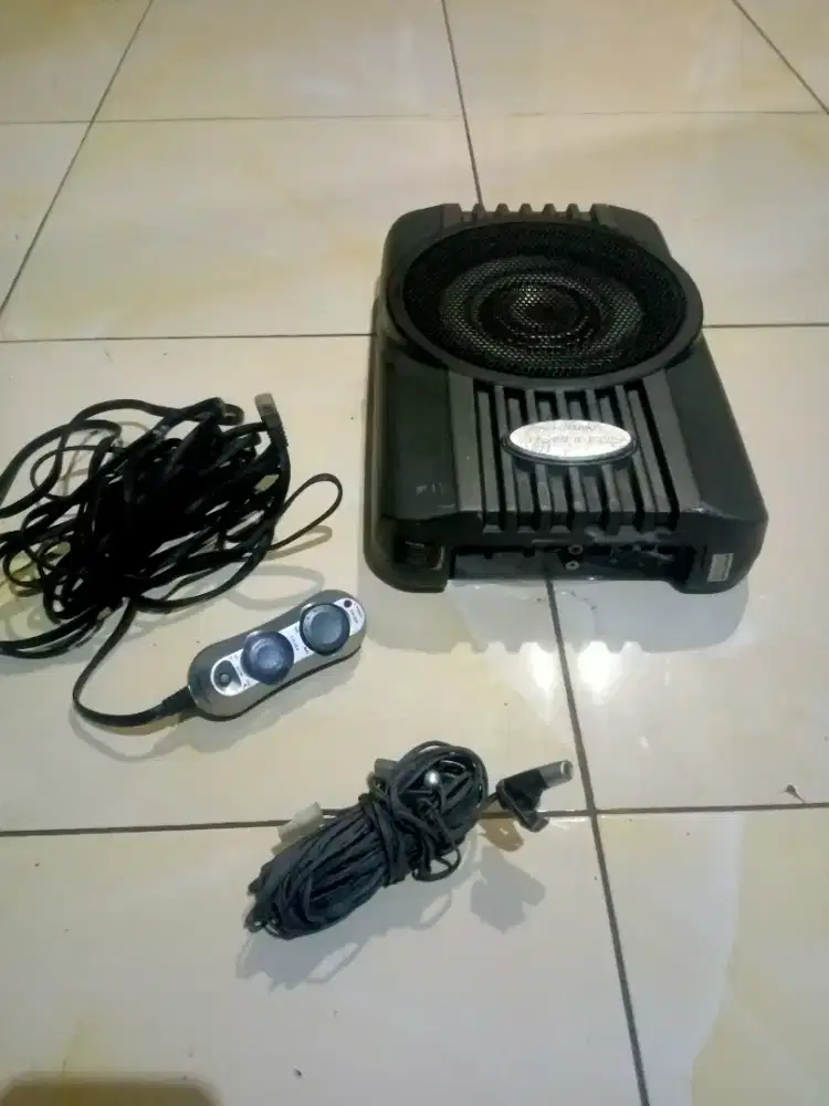 Subwoofer Aktif Slim 8 inci Steelmate SW826