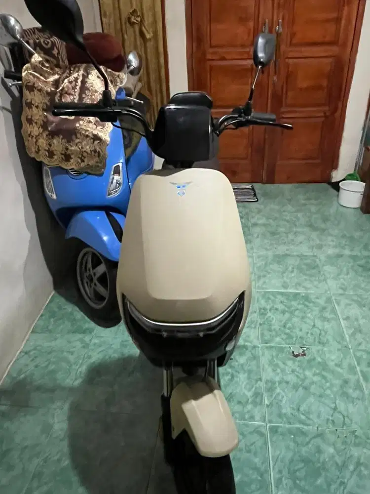 Sepeda listrik Uwinfly m70 warna coklat muda beige