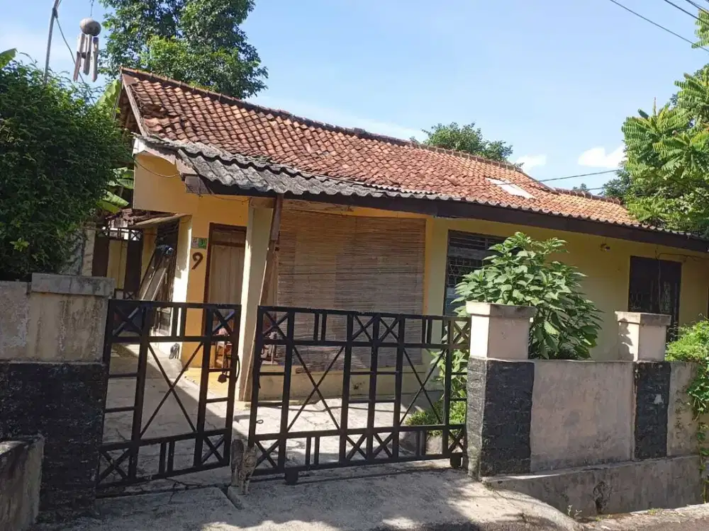 Dijual rumah hitung tanah dekat stasiun dan jalan raya angkot