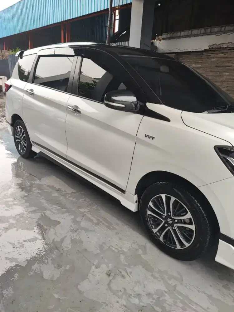 Suzuki New Ertiga cruise two tone hybrid AT 2024