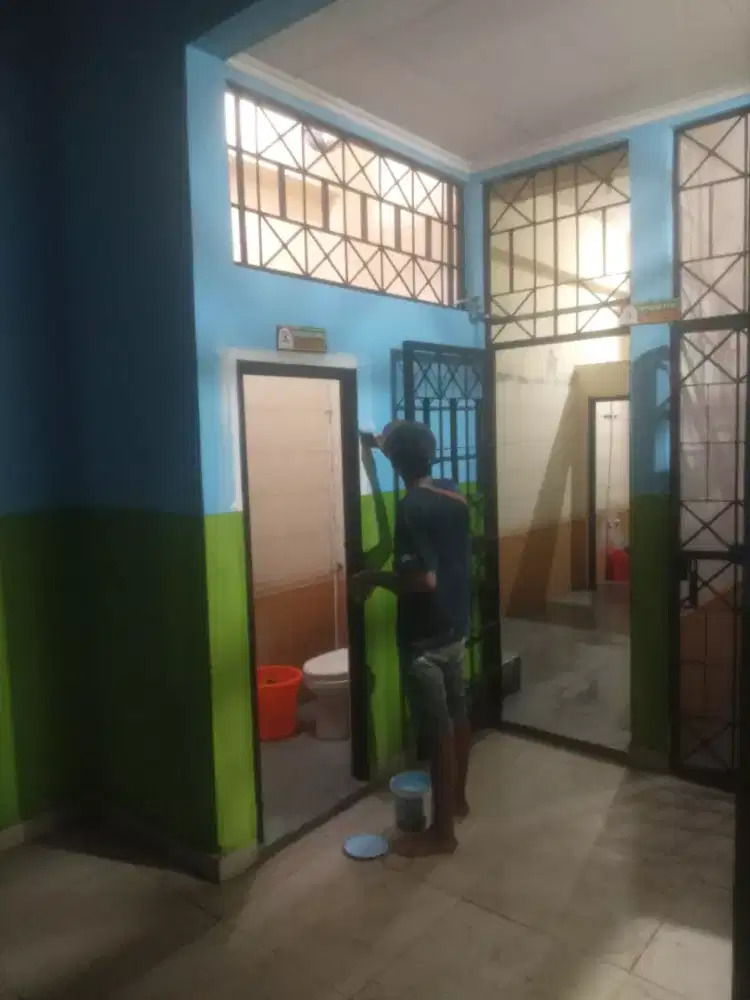 Tukang cat pager tembok