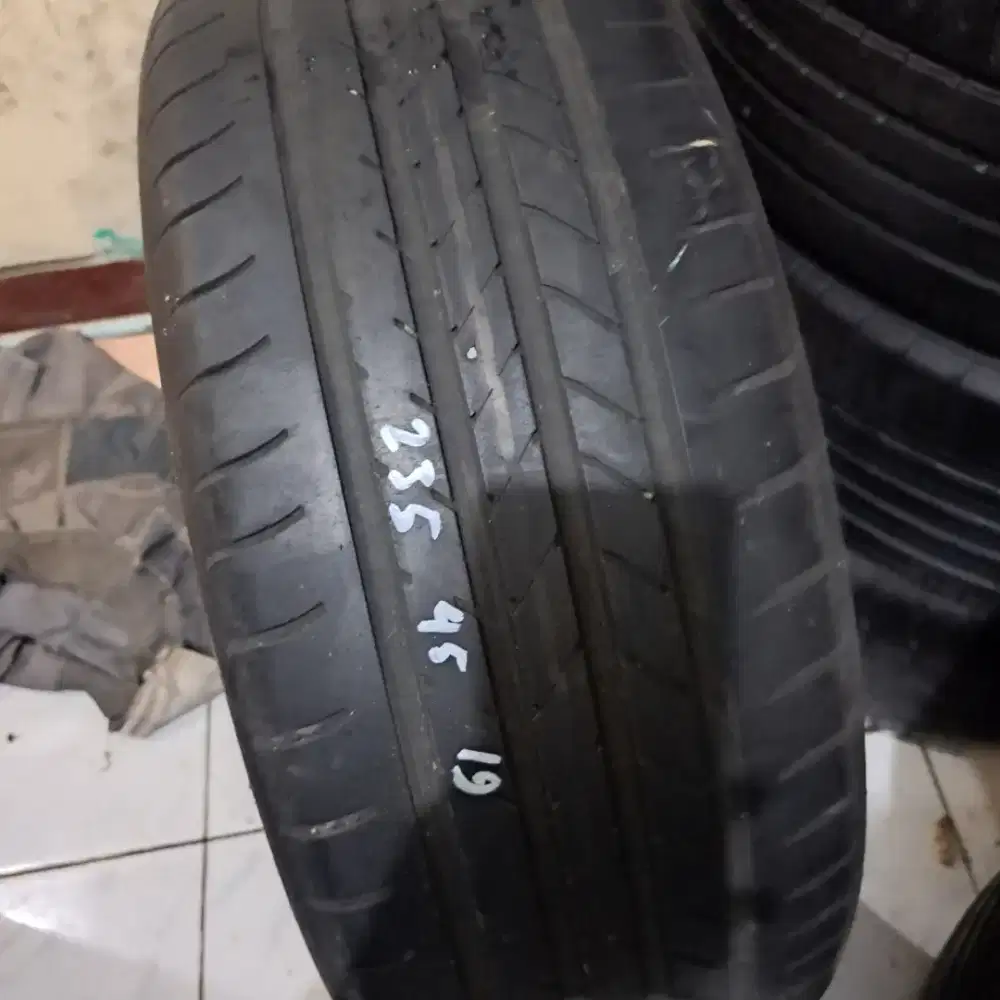 Ban mobil rft 235 45 19 goodyear run flat ban ring 19