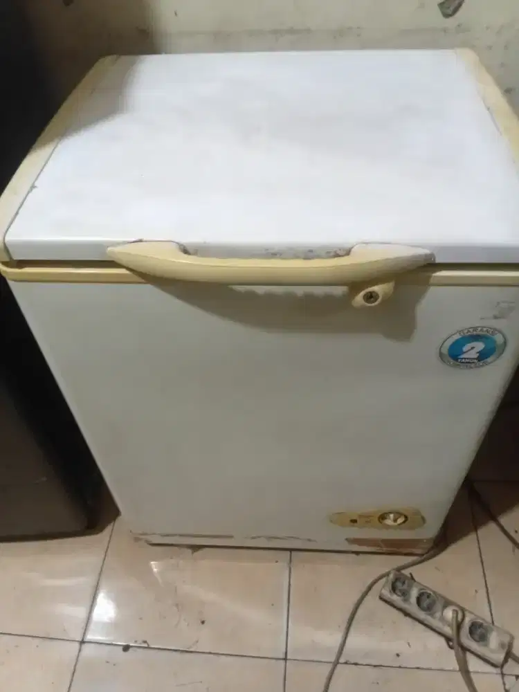 Jual cepat freezer box 100 liter.kondisi mulus&normal!!!