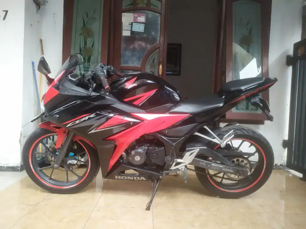 Honda CBR 150 Tahun 2019 Plat L Surabaya Surat-Surat Lengkap Hidup