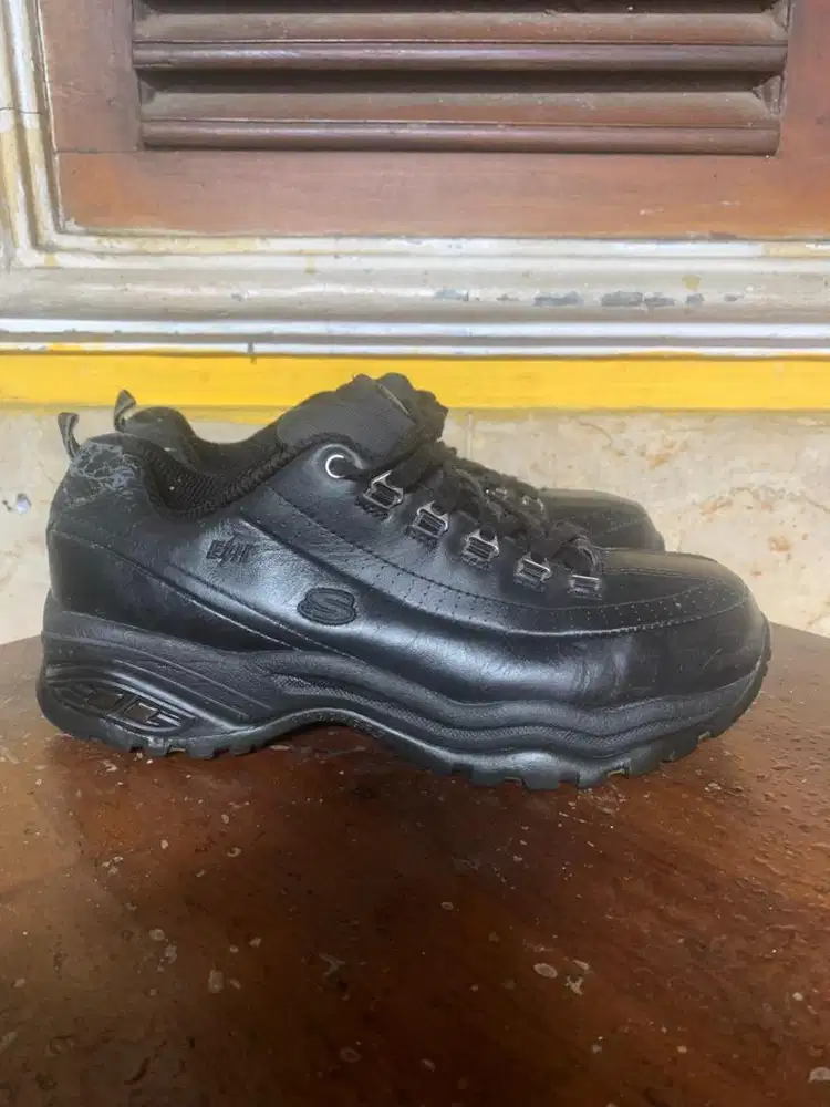 Sepatu sefty skecher size 38/39 insol 24